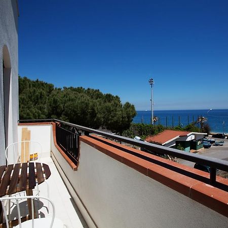 La Finestra Sul Mare Acomodação com café da manhã Letoianni Exterior foto