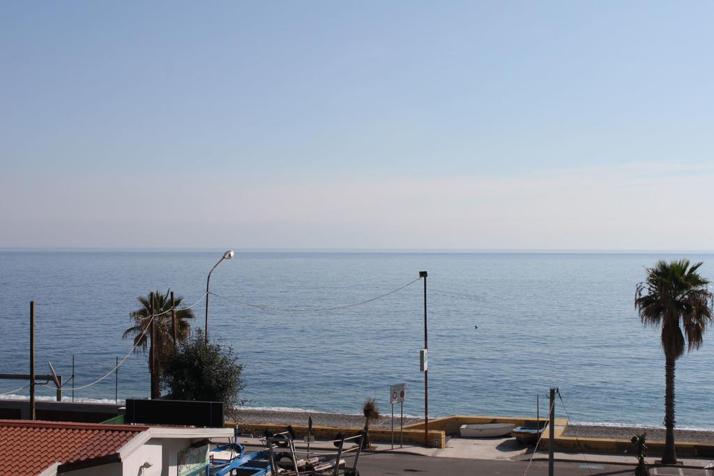 La Finestra Sul Mare Acomodação com café da manhã Letoianni Exterior foto